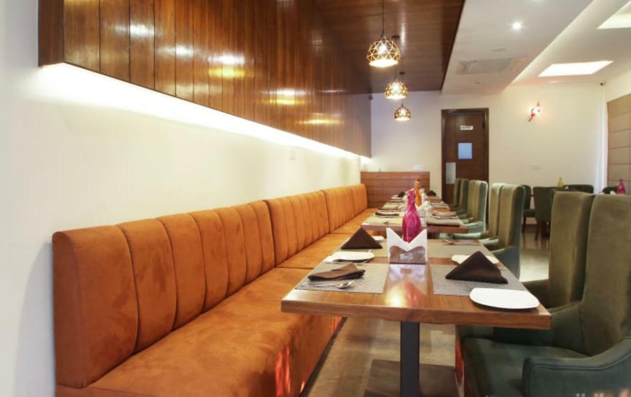 Al-Qasa Hotel Zirakpur Exterior photo